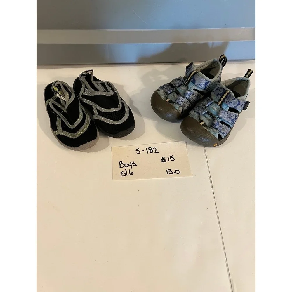 Boys size 5/6 water shoes and sandals (s-182)